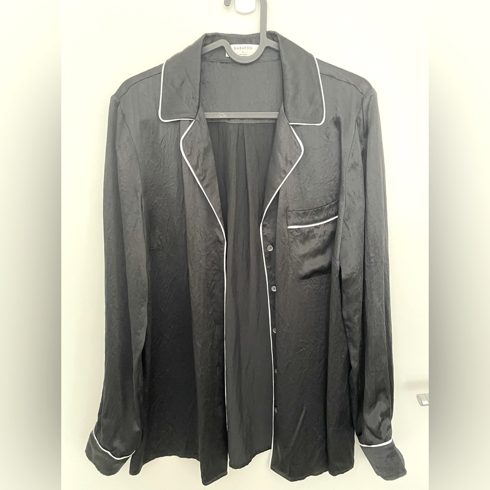 Aritzia - Babaton silk blouse